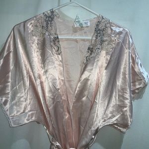 Val Mode lingerie satin kimono robe Sz M embroidered short sleeve mid length